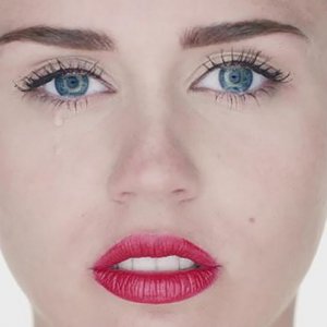 Miley Cyrus - Wrecking Ball (Official Video)