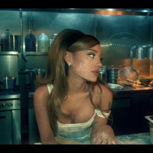 Ariana Grande - positions (official video)