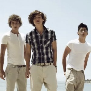 One Direction - What Makes You Beautiful (Official Video)